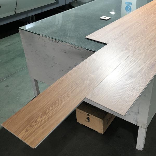 Diseño Asiático Estilo de azulejos LVT Materia prima ultra delgada impermeable Produce pegamento para el hospital