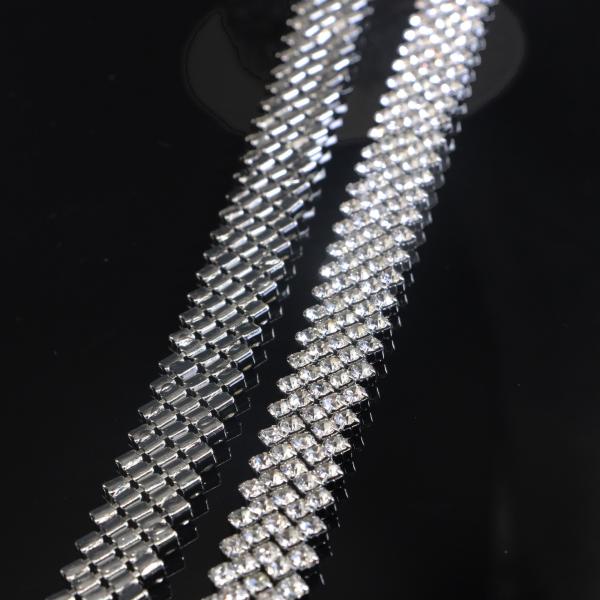 1.5cm Wide Silver Rhinestone Necklace Copper Material For Women Clothes ODM