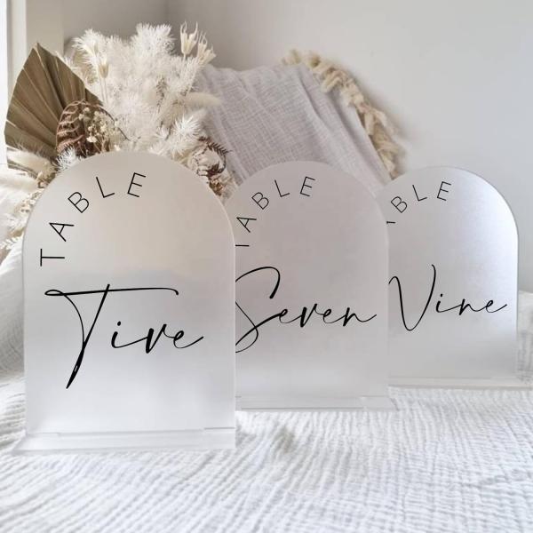 Acrylic frosted arched table sign modern 4x6 frosted wedding display stand with gold printed arched acrylic table number stand
