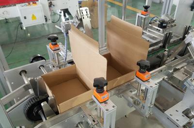 Os aviões corrugaram o cartão do papel de máquina da embalagem da caixa que faz a máquina