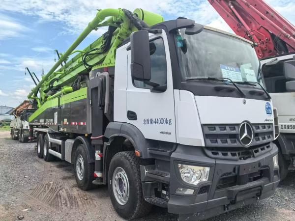 Bomba de hormigón usada Zoomlion 63m de 63 metros de 2020 con chasis Mercedes Benz