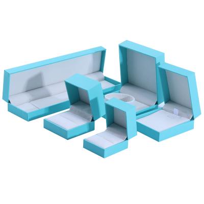 Fabrication de gros Luxe Jeux de bijoux Boîte personnalisée Coffret personnalisé haut de gamme Collier Bracelet Boucles d'oreilles Ensemble de bijoux d'anneau Emballage Carton papier bleu ciel flip Boîte à bijoux avec logo