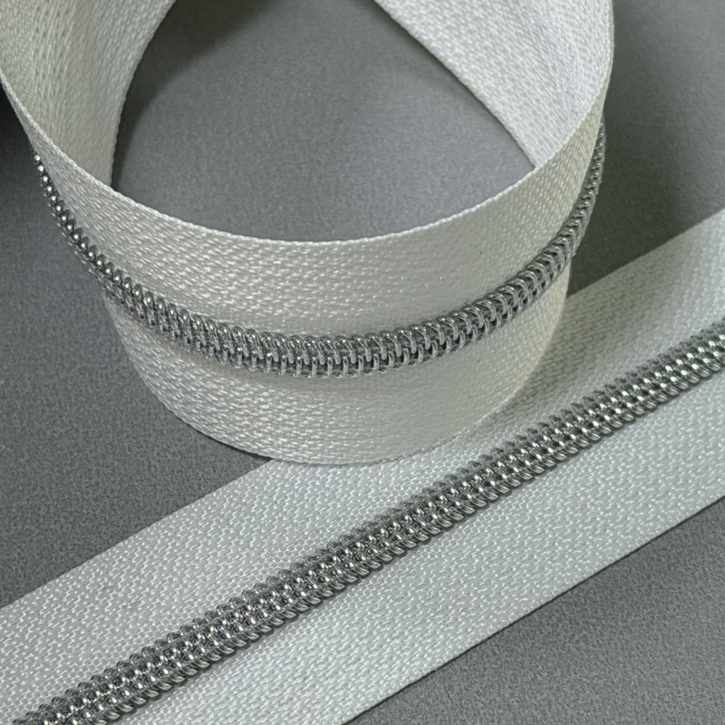 Vacuum Plated No.3 Nylon Zipper Rust Proof Environmental Friendly Silver Teeth Zipper