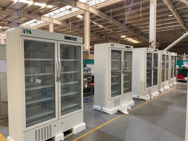 refrigerador biomedicável do refrigerador do laboratório da farmácia da porta dobro de capacidade 656L a maior
