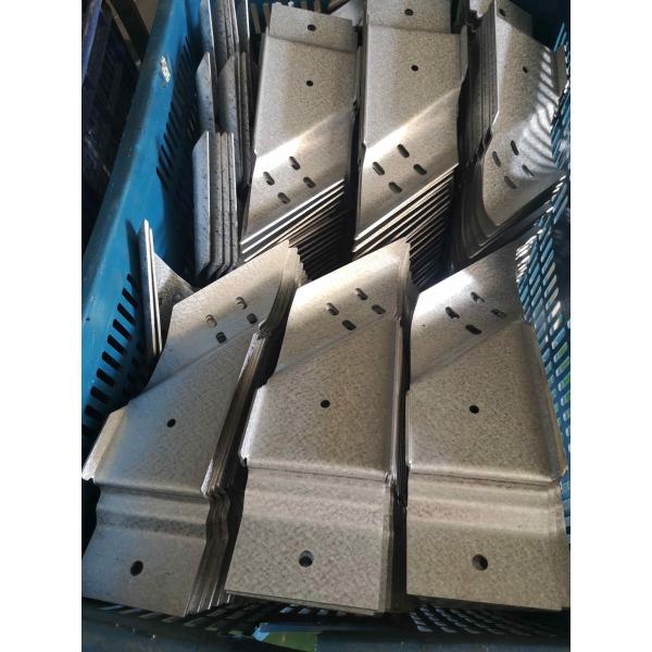 Des supports métalliques à étiquette résistant à la corrosion pour la construction et le soutien structurel industriel