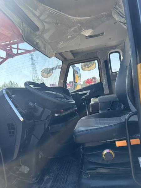 Machinerie de construction d'occasion 2023 Sany 25-Ton 250c5-8 Grue de camion avec châssis haute performance