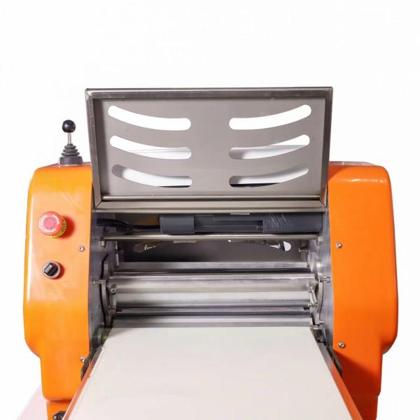 Commercial 75kg Restaurant Dough Sheeter 220V Mini Equipment For Precise Dough Pressing