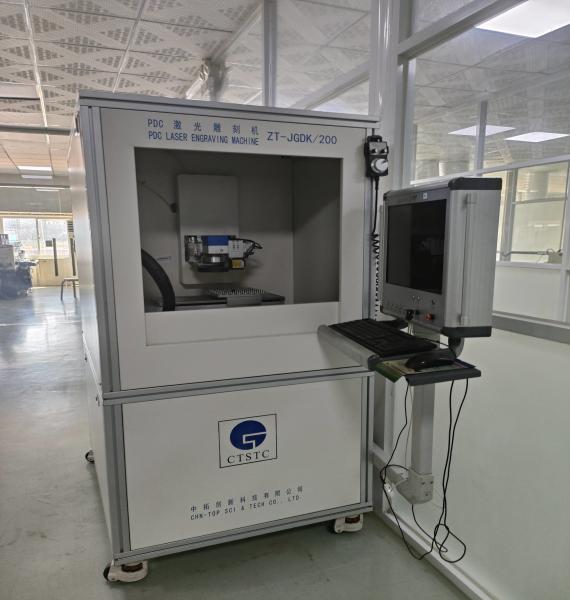 Axe rotatoire Diamond Cutting Machine du système A de commande numérique par ordinateur avec le système de refroidissement par l'eau