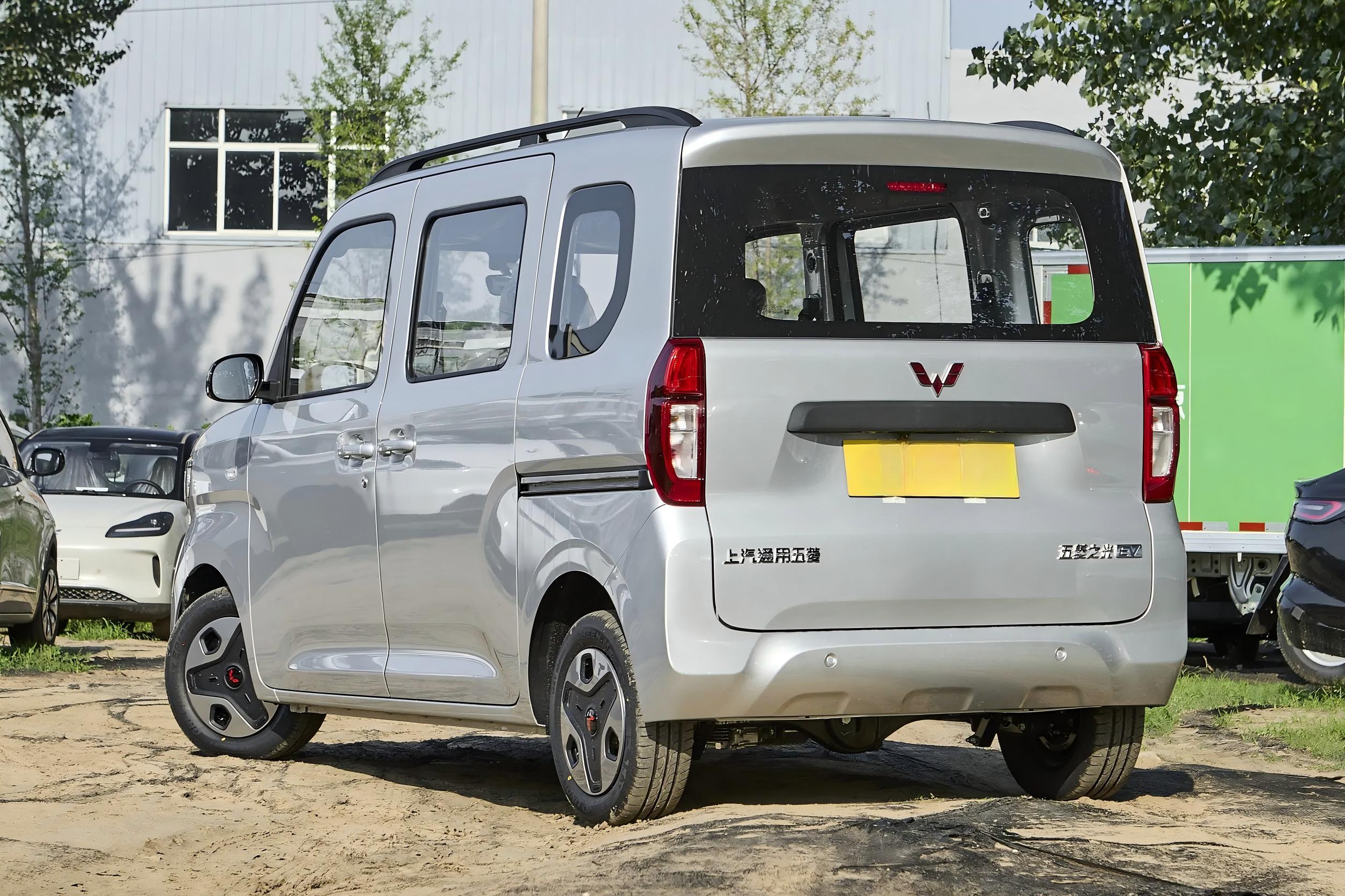 Wuling Zhiguang EV 4-Seater Pure Electric Van with 305 KM CLTC Range and DC Fast Charging