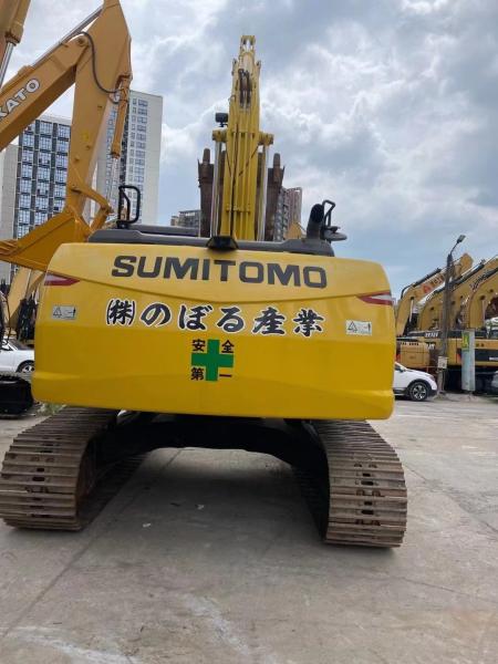 Uma escavadeira de segunda mão Sumitomo, em muito bom estado, disponível agora.