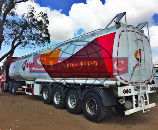 50m3 4 Alxe Fuel Tanker Semi Trailer , Diesel / Petrol Trailer Tank 6 Compartments