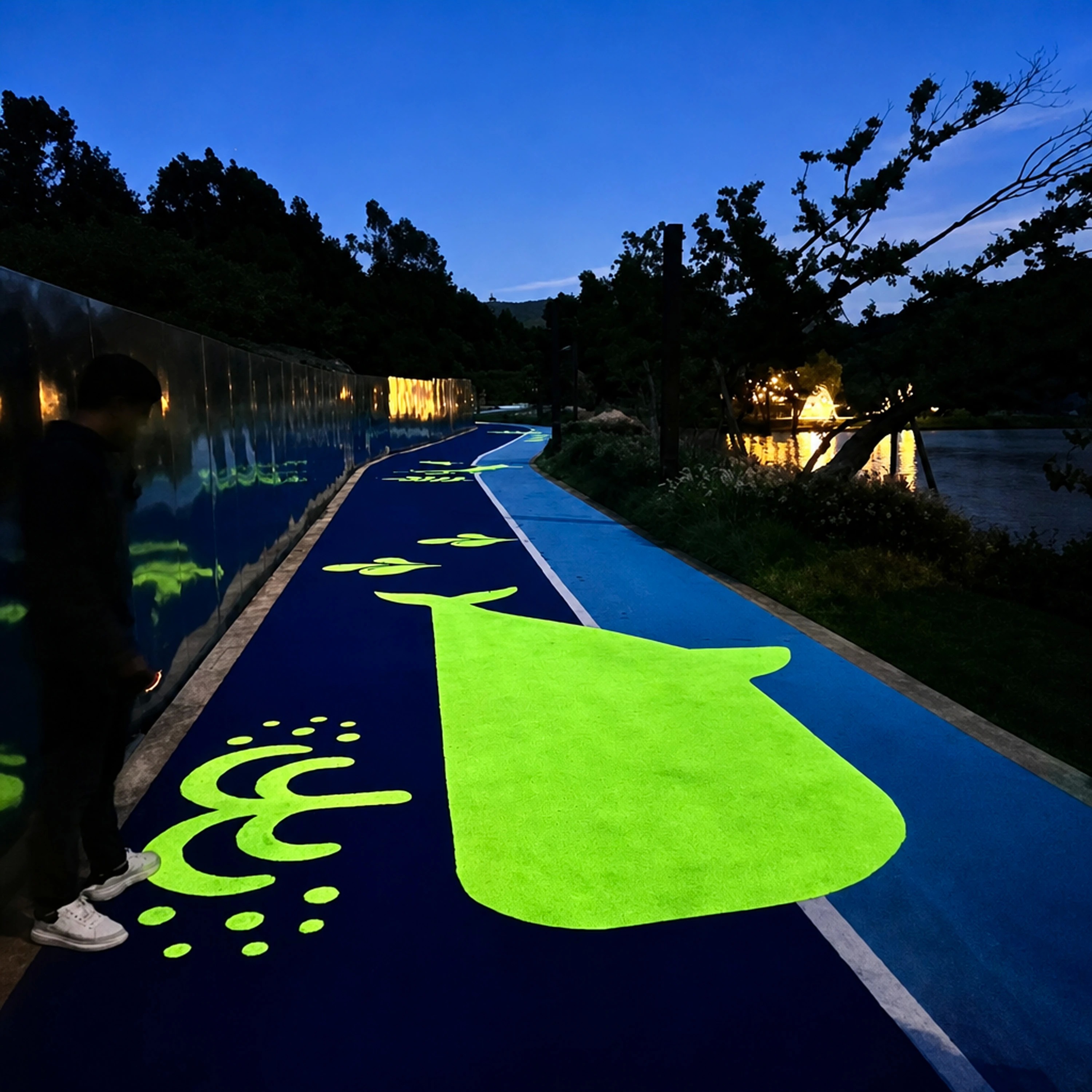 Glow in the Dark EPDM Rubber Granules for Running Tracks & Safety Flooring