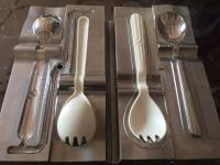 Cavités anciennes de bâti en plastique fait sur commande de vaisselle de fourchette de cuillère deux pour la crème glacée