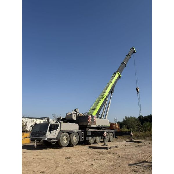 2020 Zoomlion Used Crane ZTC4000V653 Main Boom: 81m Jib: 42m Counterweight: 100 Tons Operating Hours: 3141h Excellent Working Condition.