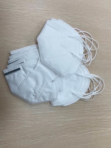 Stocked KN95 Disposable Pollution Mask White Color Three Dimensional Breathing Space