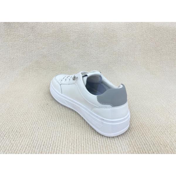 Women pure white and flat heel sport shoes with breathable mesh and lace up