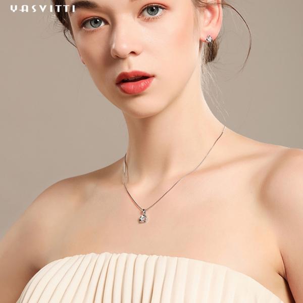 Clover Blue Crystal Pendant Simple Zircon Ladies Necklace Electroplating Alloy Necklace