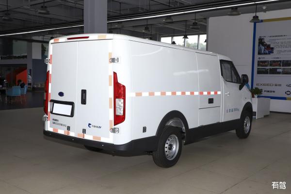 75KW Dongfeng Mini EV Bus For Logistic Transportation 1280kg