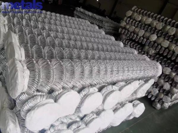 Preço por atacado Rolo de malha de diamante de PVC comercial 6 pés 8 pés de altura Chainlink Cyclone Wire Galvanized Chain Link