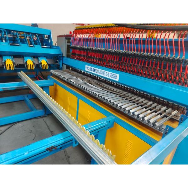 Capacity 60 Pcs Mesh Size 50*200mm Servo Motor 3.5kw Fence Mesh Welding Machine