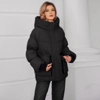 Un manteau décontracté pour femmes, un dos intelligent, des détails et une fonctionnalité polyvalente