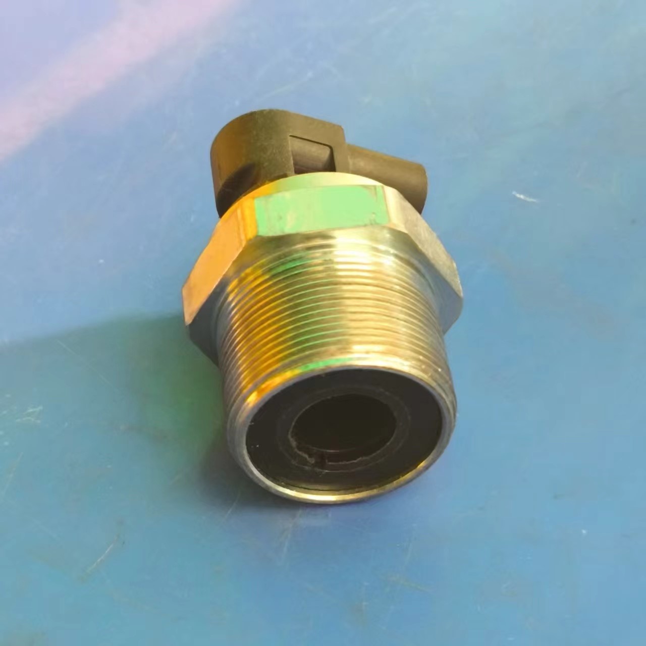 High-quality fuel pump connector 06J 127 025 G-D for Magotan Q5