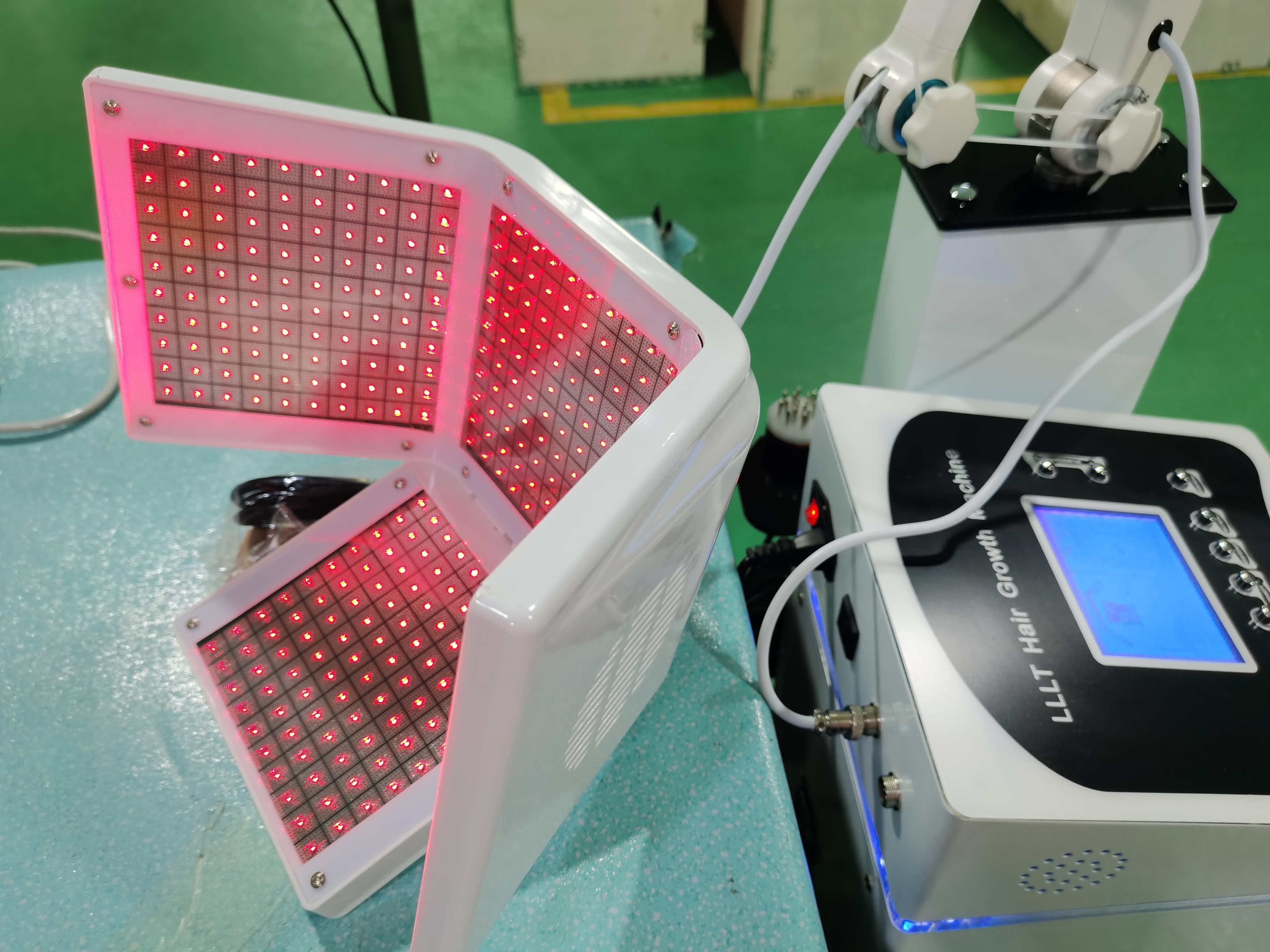 650nm Laser Hair Regrowth Machine, Professional Salon Hair Restoration Equipment with Integrated Scalp Care for Anti‑Hair Loss Treatment