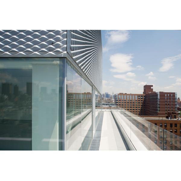 La seguridad empareda la malla metálica ampliada división, fachada arquitectónica de la pantalla del metal