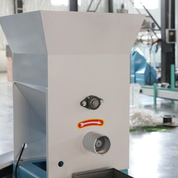 Плавая нагрев электрическим током машины производства еды рыб