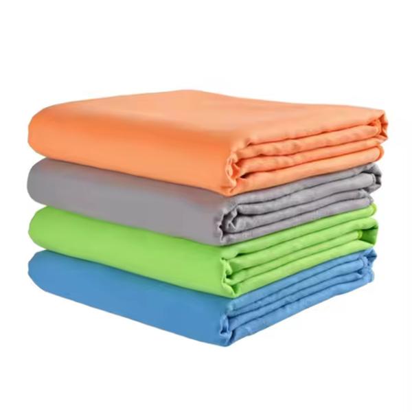 Microfiber Sports Towel Gym Fitness With Black Zipper Pocket Custom Logo Microfiber Sweat Towel Outdoor Travel Towel