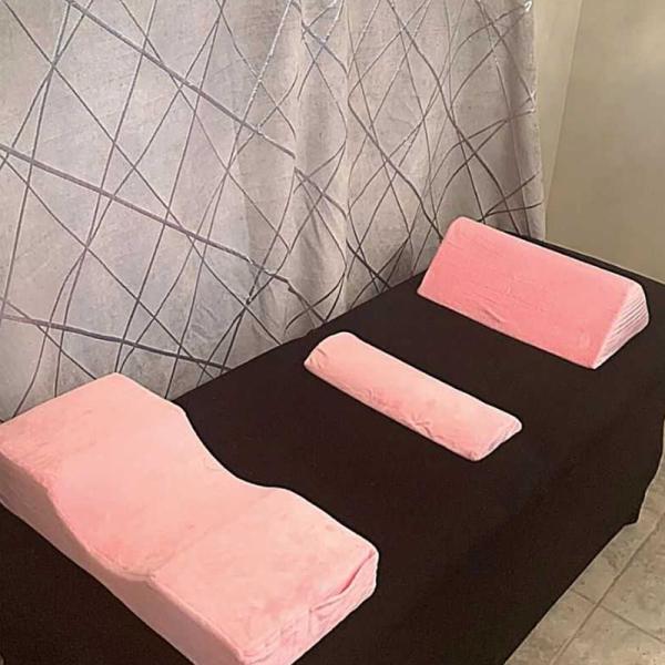 The Memory foam beauty solon uses low Balanced Triangular Leg Pillow