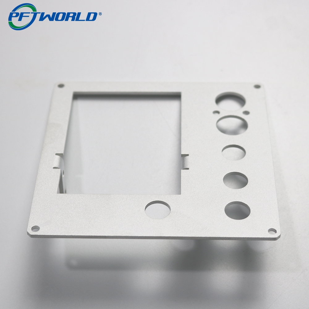 Части обслуживаний CNC панели Presicion OEM подвергая механической обработке серебрят для того чтобы покрыть изготовленные на заказ гнуть аксессуары
