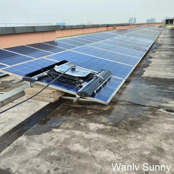 Robô de limpeza de painéis fotovoltaicos para limpeza de água fria, com certificação CE