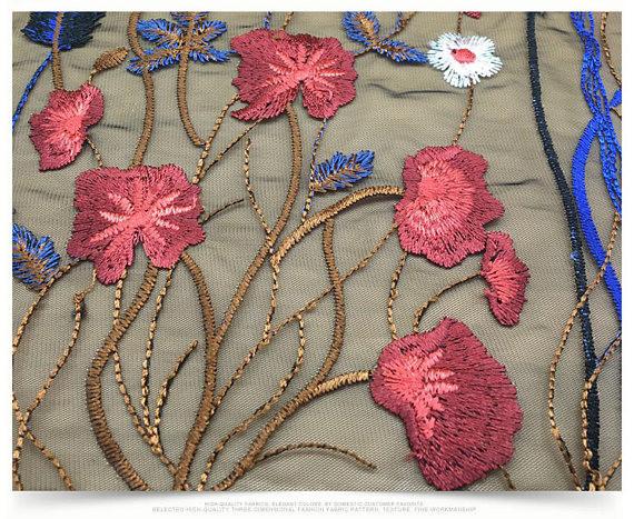 Tela 100% bordada floral pesada do laço da malha do poliéster para o vestido do traje de DIY