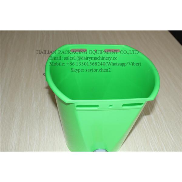 Agricultura Láctea 8L Balde de plástico para el cuidado de terneros con 5 tetas para la alimentación de leche