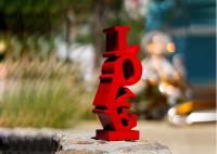 Escultura de amor de acero inoxidable de color rojo