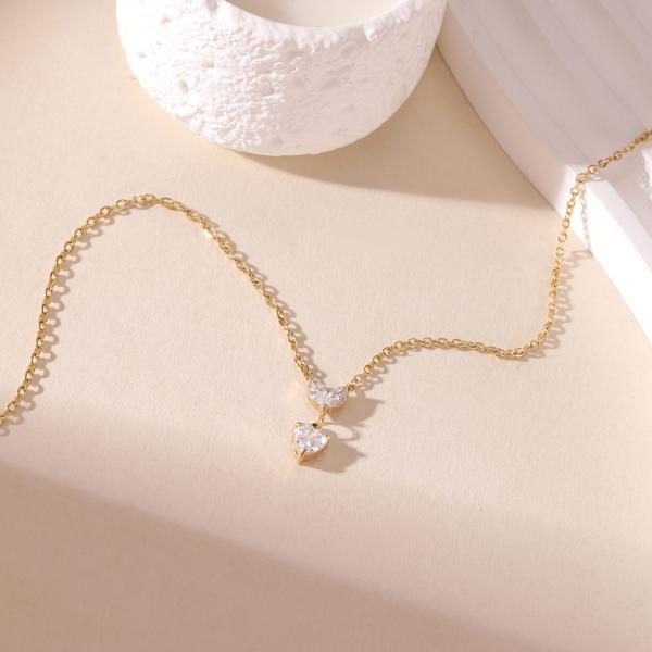 Elegante collar de acero inoxidable con colgante de corazón y circonita marquesa. Venta al por menor para MOQ 2 piezas