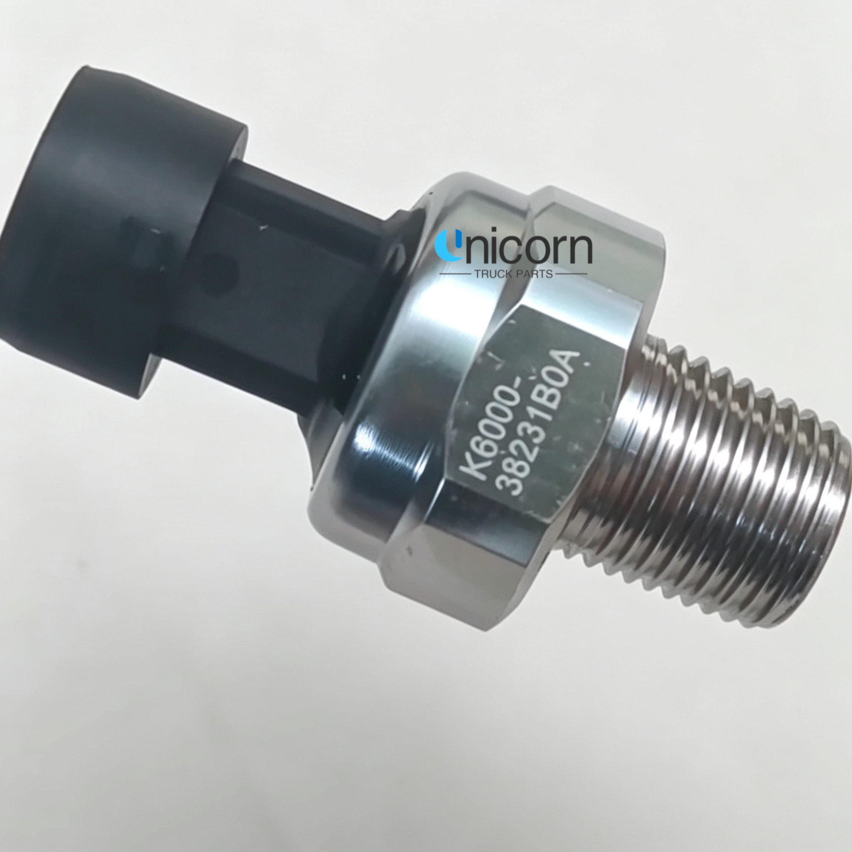 Car Engine Oil Pressure Sensor 3602185 K600038231B0 K6000-38231B0 for H7 Heavy
