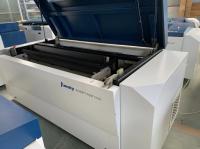Le modèle CD-R 900KG est une machine à ordinateur pour l'impression avancée.