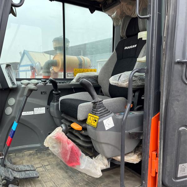 Korea Original Doosan DX60 Mini 6 Ton Used Excavator with 0.21 m3 Bucket Capacity 2019