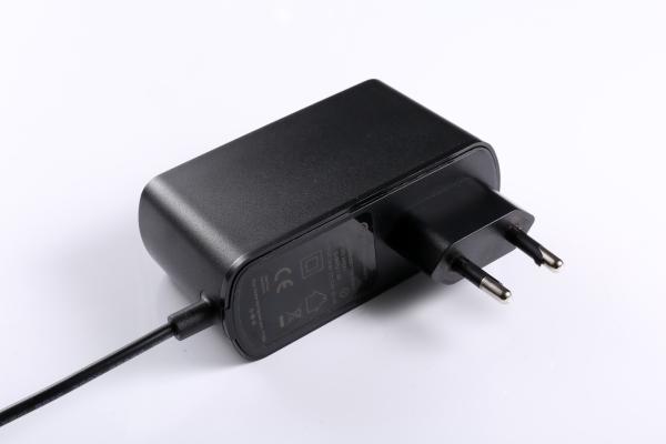 15 Minute AA AAA 2 Bay 18650 Battery Charger D Cell 36W Black Color
