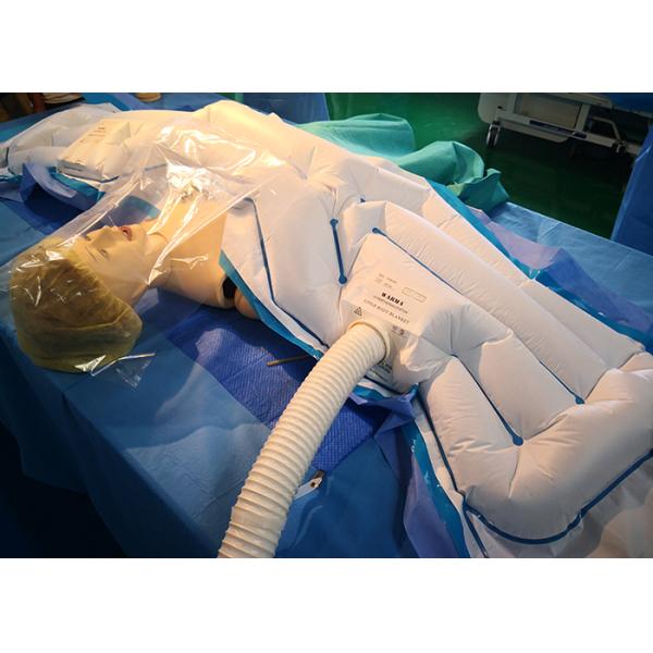 Верхнего тела половина одеяла пациента грея во время процедур на теле нижние части