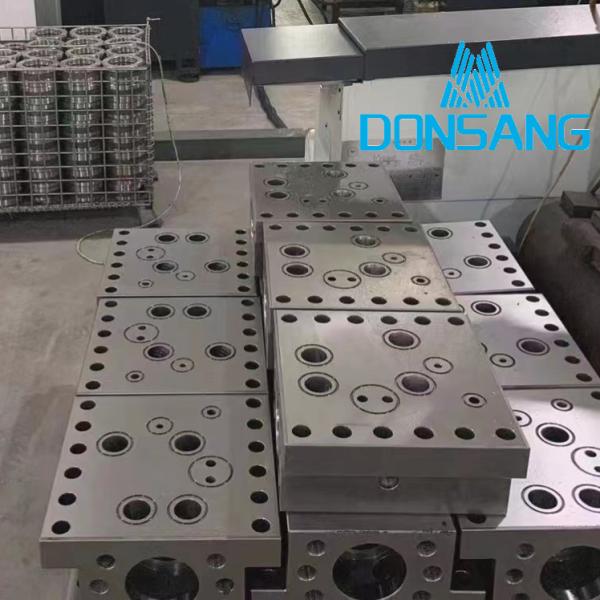 Части выключателя аккумулятора выключателя утеса гидравлические подгоняли