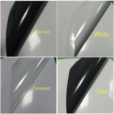 Tipo rolo do PVC da etiqueta do vinil de 100mic com vinil lustroso exterior do forro 140g