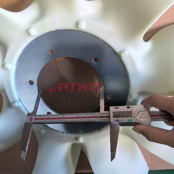 570mm Plastic Cooling Fan Blade for Truck with Energy Saving and Vibration Damping