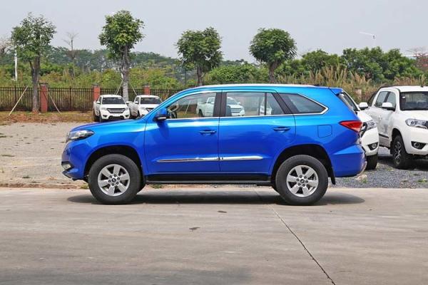 A movimentação de roda traseira luxuosa forte do diesel 5MT dos carros 1.9T de SUV bateu para baixo jogos para o conjunto local na América Latina de África