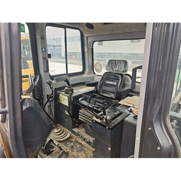 Second-hand Shantui SD17T-Gi2 crawler bulldozer with 717.45 hours and 3D leveling system//Crawler bulldozer for sale