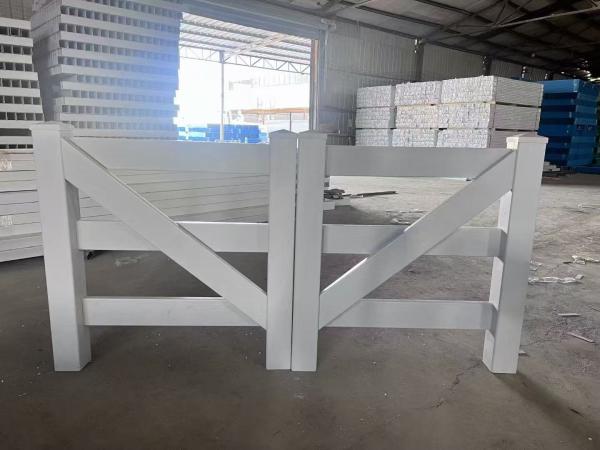 Durable PVC Horse Fence OEM Support Vinyl Livestock Fencing Corrosion Free