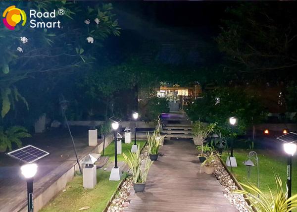 Modern Design Solar Powered Outdoor Street Lights , All In One Garden Light 500-550lm