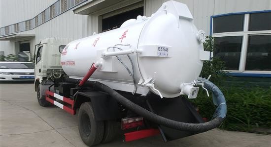 Dongfeng 4x2 Suction Sewer Cleaning Truck vacuum sewage suction truck